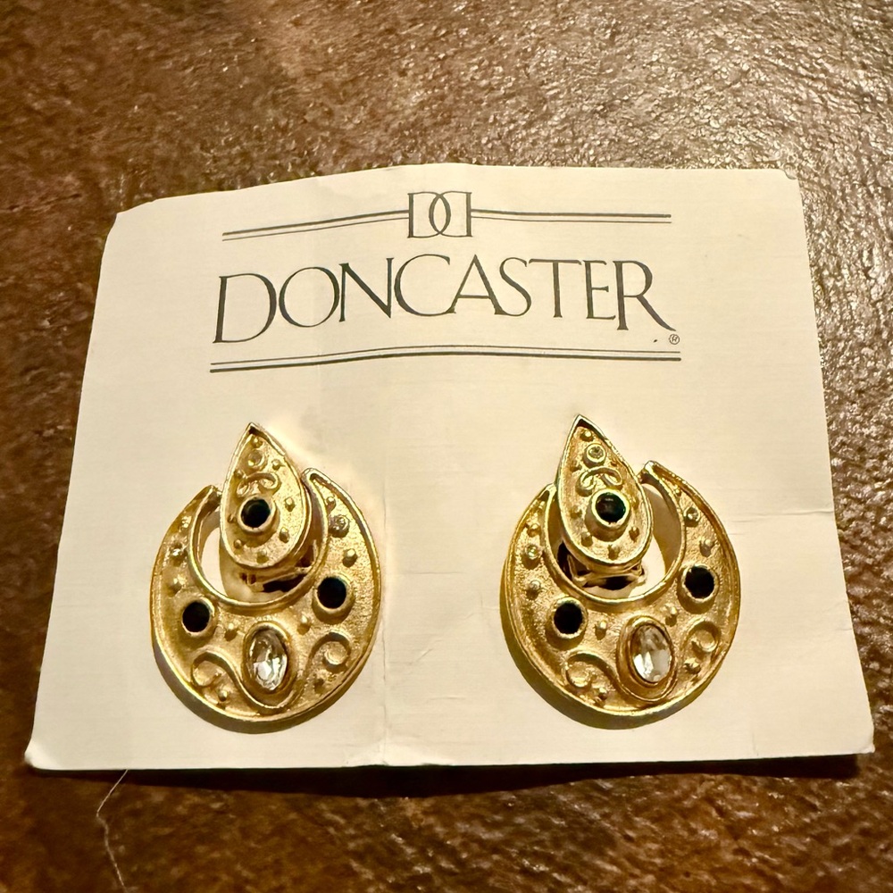 Vintage-Doncaster Gold/Jeweled Clip-On Earrings
